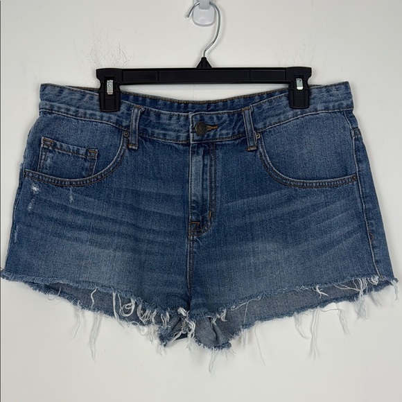 BDG Mid Rise Freja Vintage Fit Denim/Jean Shorts Size 32. Frayed Hems. - Picture 1 of 11